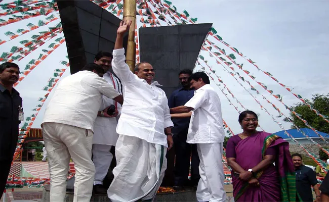 YS Rajasekhara Reddy Eleventh Death Anniversary In Srikakulam - Sakshi