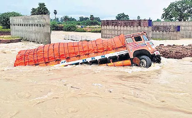 Heavy Rainfall In Nalgonda And Mahabubnagar Districts - Sakshi