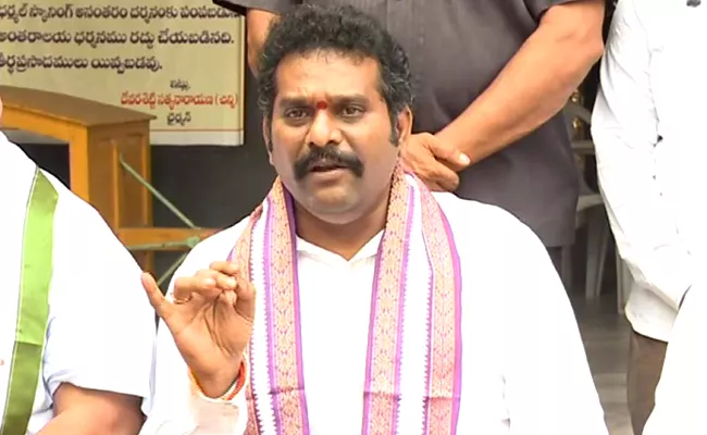 TDP MLA Maddali Giridhar Slams Chandrababu Over Silver Lion Idols Issue - Sakshi