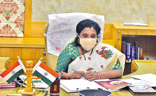 Attitudes towards doctors need to change says Tamilisai Soundararajan - Sakshi