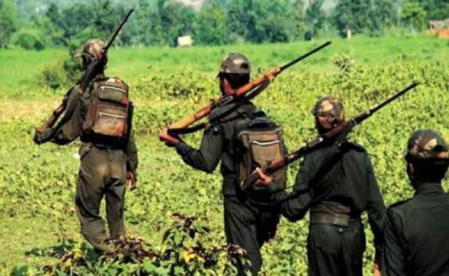 300 Maoists Try To Enter In Telangana - Sakshi