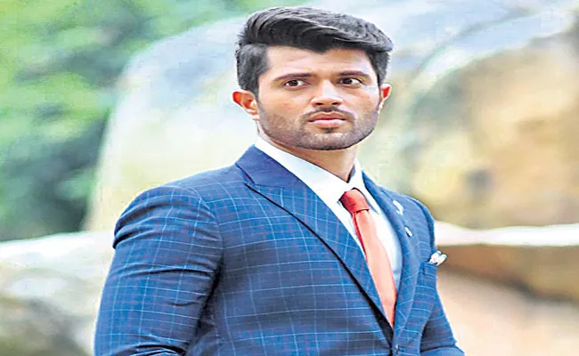 Vijay Deverakonda To Play Wing Commander Abhinandan Varthaman biopic  - Sakshi