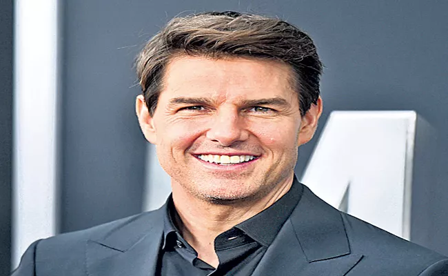 Doug Liman To Direct Tom Cruise Outer Space Shot Movie - Sakshi