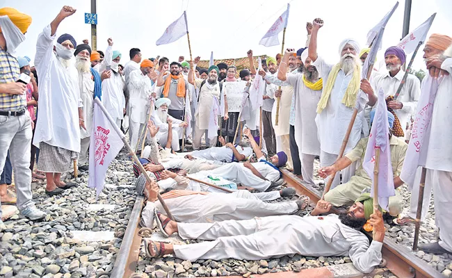 Punjab Farmers Hold Rail Roko Agitation Against Farm Bill - Sakshi