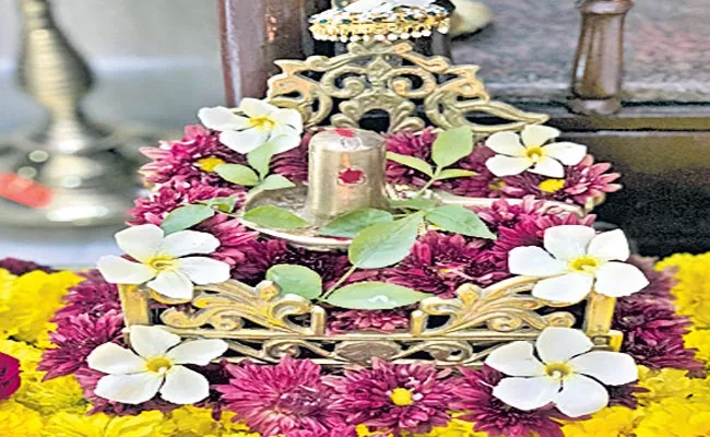 Brahmasri Samavedam Shanmukha Sarma Answers To Spiritual Doubts - Sakshi