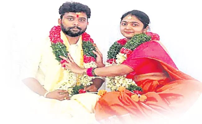 Experts Opinion On Love Marriages - Sakshi