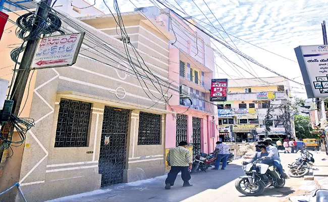 SP Balasubrahmanyam Nellore own house to Kanchi Kamakoti Peetham - Sakshi