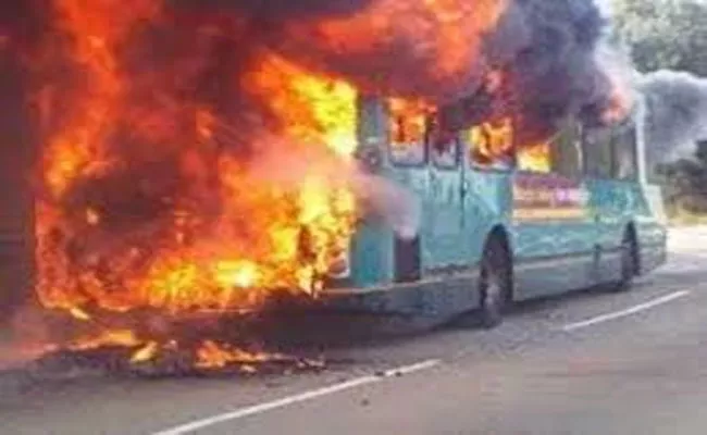 Passenger Bus Catches Fire In Pakistan 13 Deceased - Sakshi