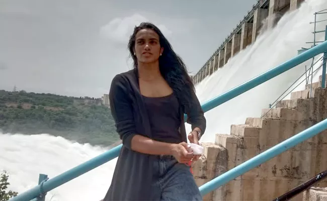 PV Sindhu Visits Nagarjuna Sagar Dam Along With His Family - Sakshi