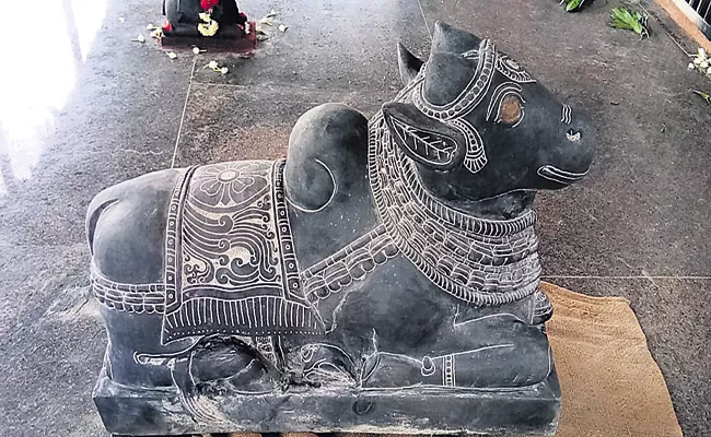 Nandi idol destroyed in Chittoor district - Sakshi