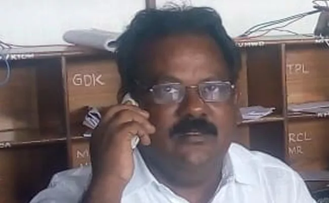 Split In Mazdoor Union On Resolution General Secretary Ashwathama Reddy - Sakshi