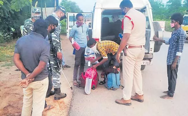 Police Inspection At Interstate Borders Because Of Maoist Bandh - Sakshi