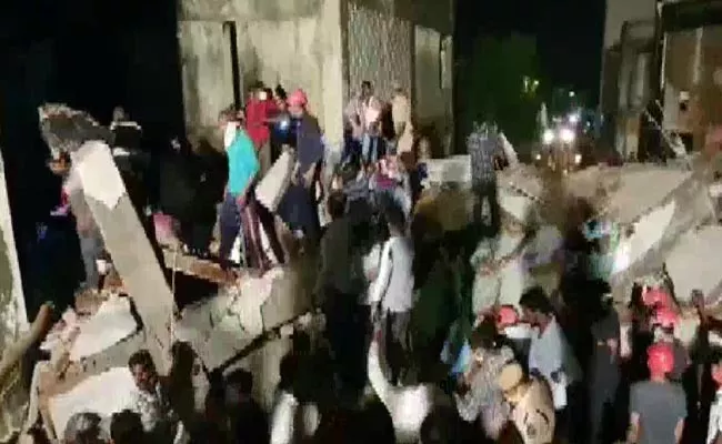 Building Collapsed And Three People Deceased In Gujarat - Sakshi