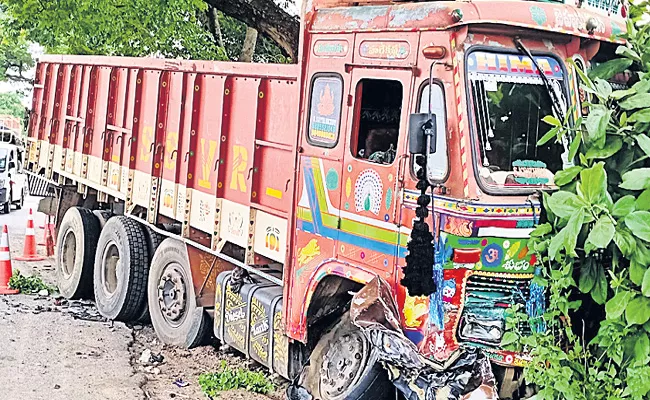 Five Youth Deceased In Road Accident In Warangal - Sakshi