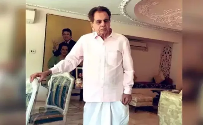 Dilip Kumar Another Brother Eshaan Khan Succumbs To Coronavirus - Sakshi