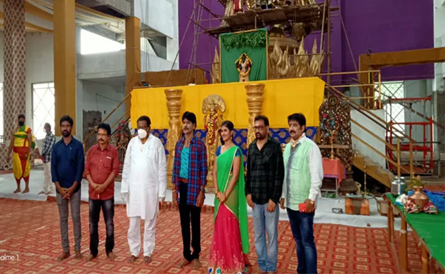 Minister Sriranganadharaju Clap On New Matru Devo Bhava Movie - Sakshi