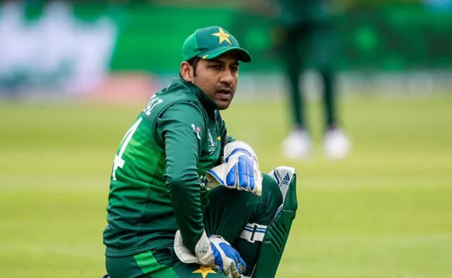 Azhar Ali Supports Sarfaraz Ahmed About His Performance Against England - Sakshi