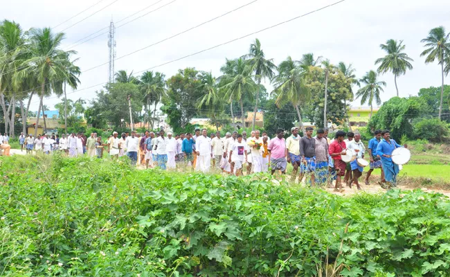 Two Villages Met After Thirty Years In Chittoor District - Sakshi