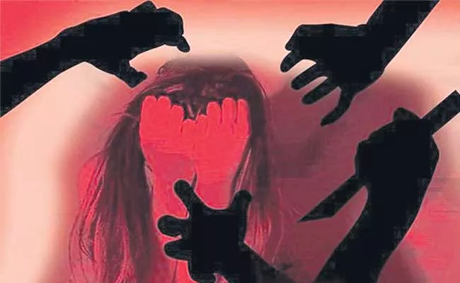 Four People Attempted Gang Rape On Dalit Girl At Uttar Pradesh - Sakshi