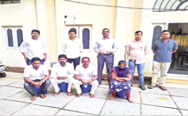 Fake Employment Fraud Gang Arrested In Bellampalli - Sakshi