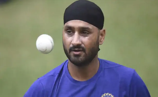 Harbhajan Singh Friend Clarifies About His Role Pull Out From IPL 2020 - Sakshi