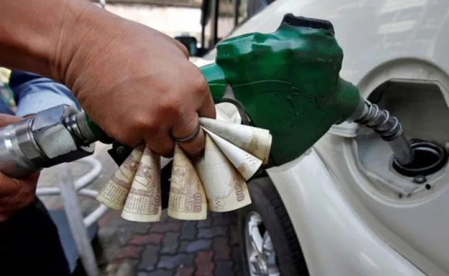 Petrol Scheme In Andhra Pradesh And Telangana Says Sajjanar - Sakshi