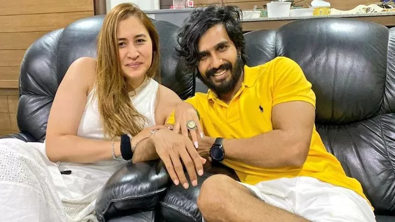 Gutta Jwala Engaged With Hero Vishnu Vishal - Sakshi