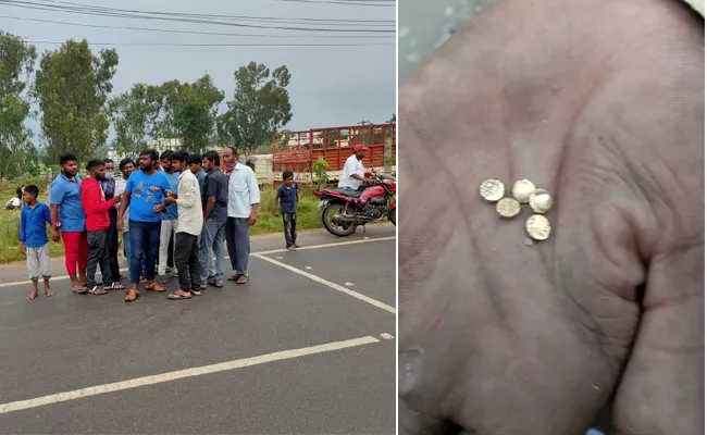 Tamilnadu: Gold coins found near Hosur - Sakshi