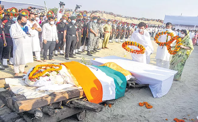 Ram Vilas Paswan state funeral last rites performed patna - Sakshi