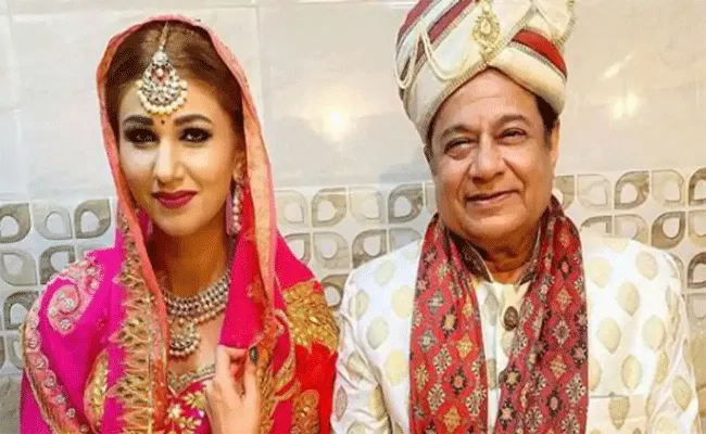 Anup Jalota Give Clarification On Viral Wedding Photos with Jasleen - Sakshi