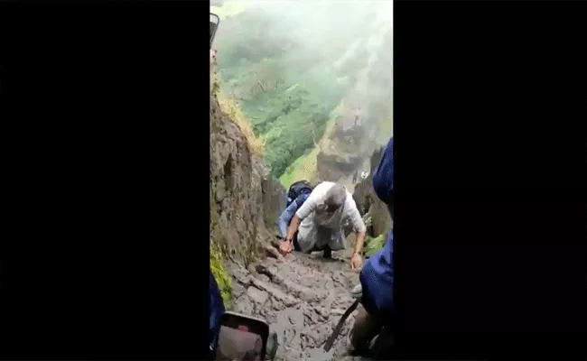 Elderly Woman Climbs Steep Harihar Fort in Maharashtra - Sakshi