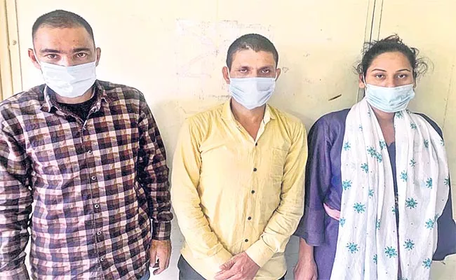 Nepal Robbery Gang Arrested In Hyderabad - Sakshi