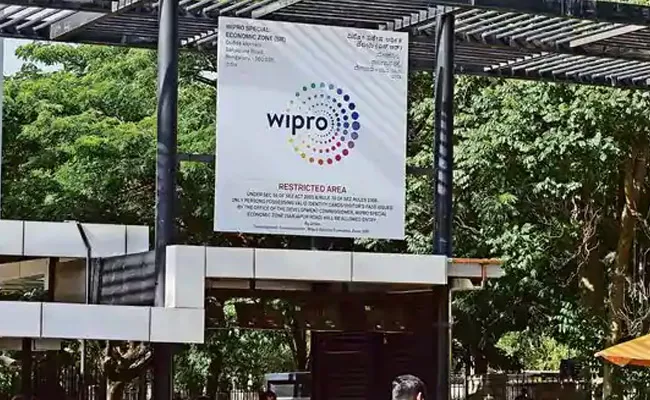 Wipro posts stable quarter announces Rs9 500 crore buyback plan - Sakshi