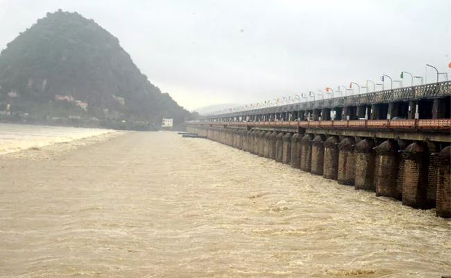 Prakasam Barrage Flood Water Increased In Krishna District - Sakshi