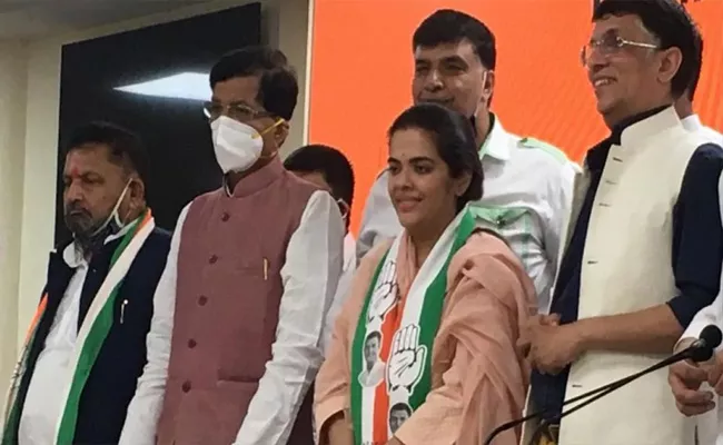 Sharad Yadav Daughter Subhashini Raj Rao Joins Congress - Sakshi