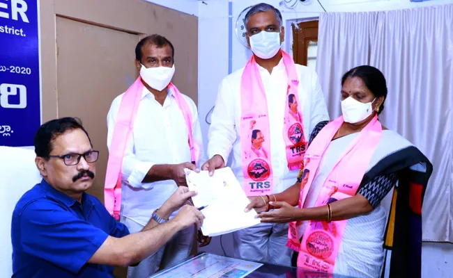 Dubbaka By Election: TRS Candidate Solipeta Sujatha Files Her Nomination - Sakshi