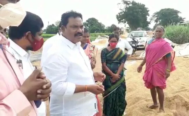 MLA Ravi Shankar Visits Choppadandi Over Heavy Rainfall In Karimnagar - Sakshi