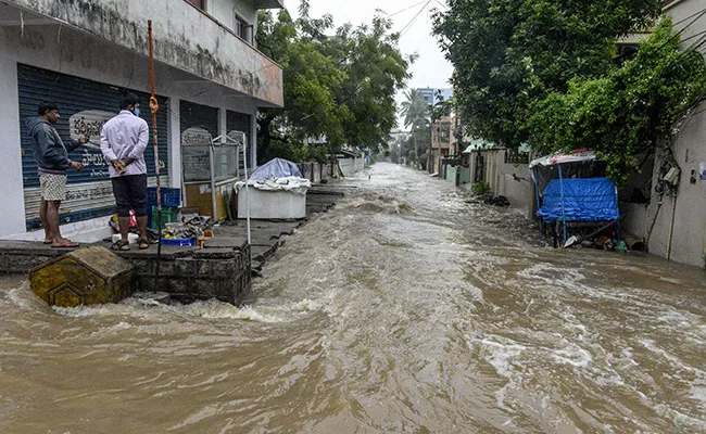 Heavy Rain In HYD: 2 Young People Lost Their Lifes Due To Washed Away - Sakshi