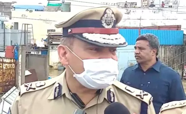 Hyderabad Rains CP Anjani Kumar Asks Cops People Stay Alert - Sakshi