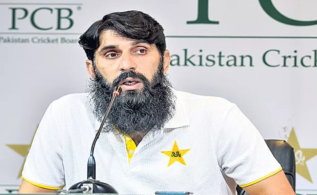 Misbah-ul-Haq to quit Pakistan chief selector - Sakshi