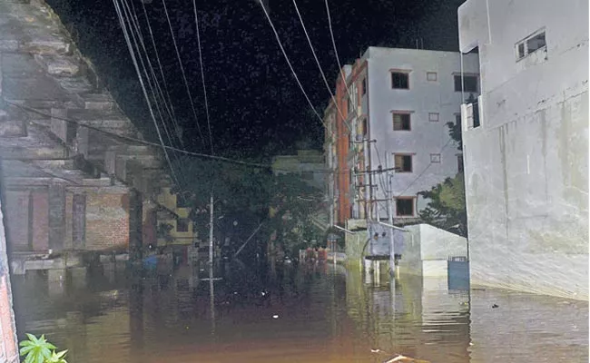 Heavy Rains Cause Power Outages In Hyderabad - Sakshi