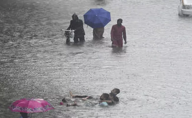 Krishna Lanka Submerged with Water Due to Heavy Rains  - Sakshi