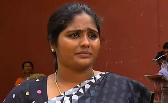 Tamil TV Actress suchitra Appeared At The Police Station - Sakshi