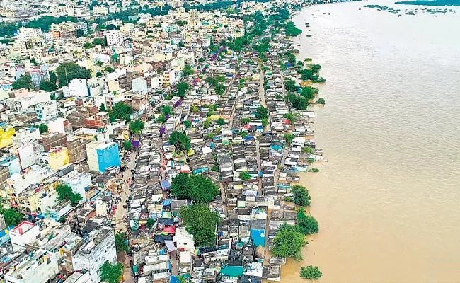 Heavy Rain At Maharashtra Increase Inflow Krishna River - Sakshi