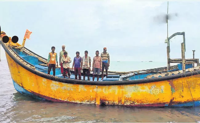 Fishermen Stuck In Sea Rescued By The Help Of Boat Sail - Sakshi