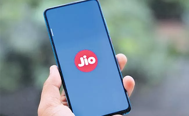 Jio Planning To Sell 5G Smartphones Cheap Price - Sakshi