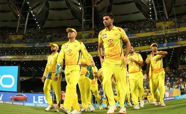 Sanjay Manjrekar Speaks About Chennai Super Kings Team Bowling Line Up - Sakshi