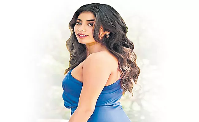 Janhvi Kapoor in Remake of Kolamavu Kokila - Sakshi