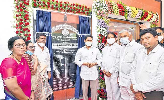 YS Jagan Mohan Reddy Inaugurates Bapu Museum At Vijayawada - Sakshi