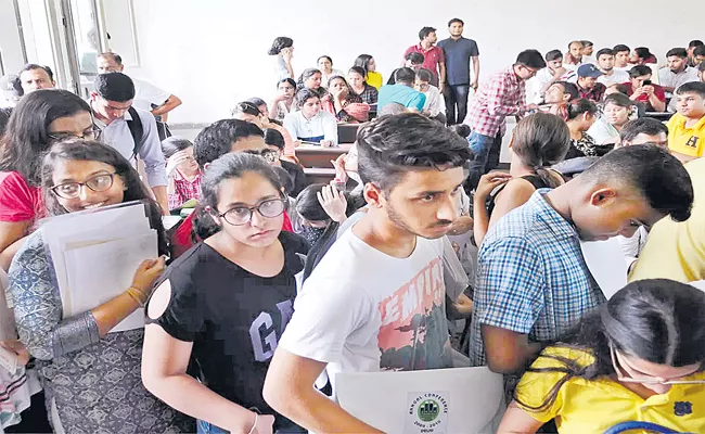 AICTE Allowed 15690 Seats In New Courses - Sakshi